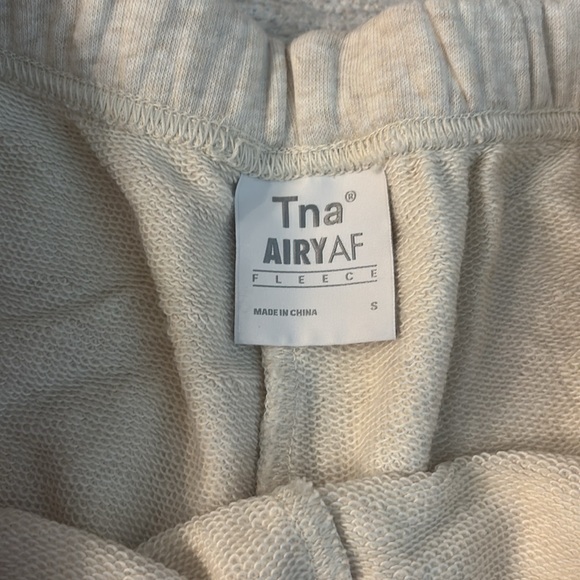 Aritzia short - Picture 2 of 2